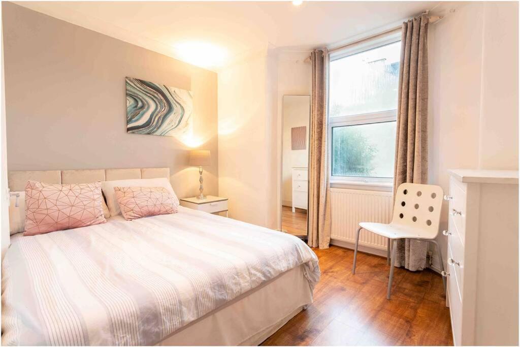 פינצ'לי Large 3 Bedroom Modern Apartment Close To Central London מראה חיצוני תמונה