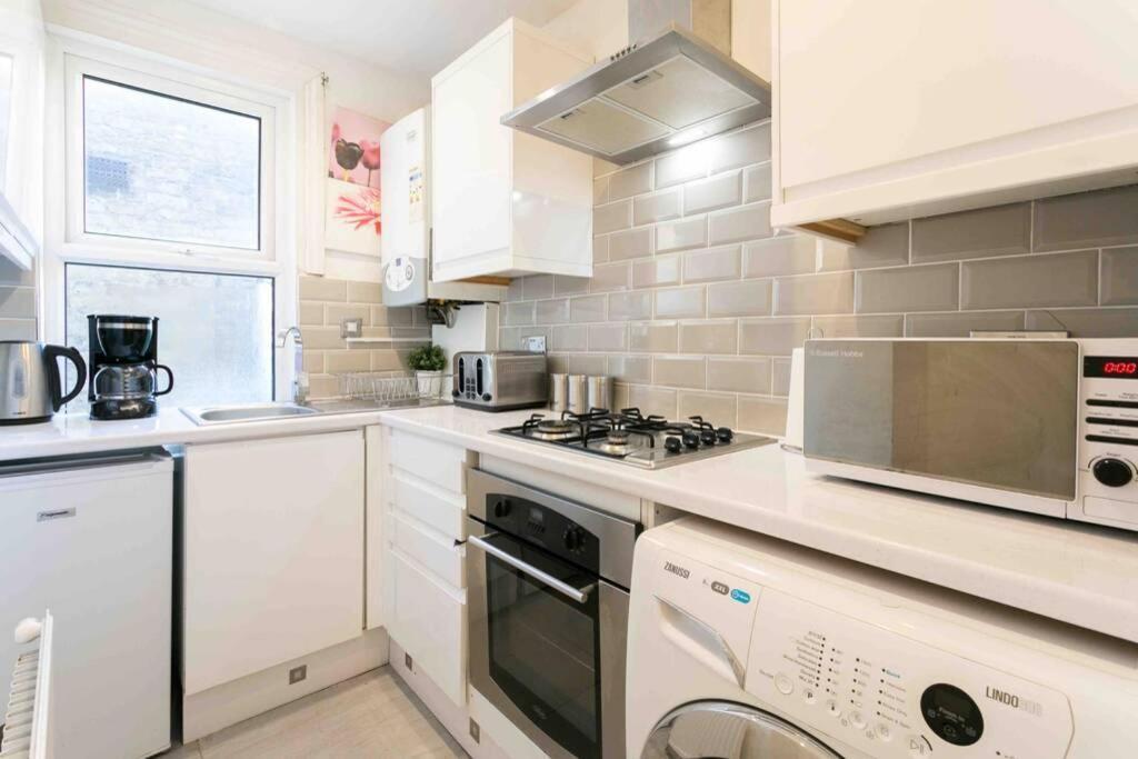 פינצ'לי Large 3 Bedroom Modern Apartment Close To Central London מראה חיצוני תמונה