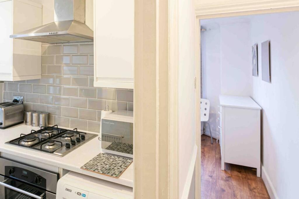 פינצ'לי Large 3 Bedroom Modern Apartment Close To Central London מראה חיצוני תמונה