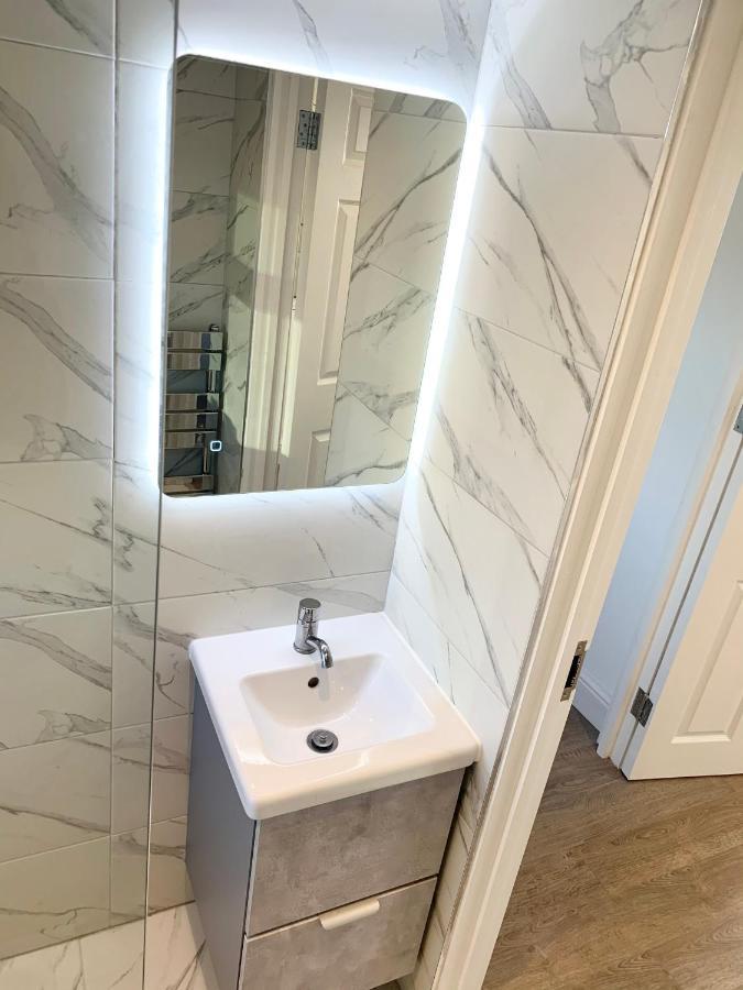 פינצ'לי Large 3 Bedroom Modern Apartment Close To Central London מראה חיצוני תמונה