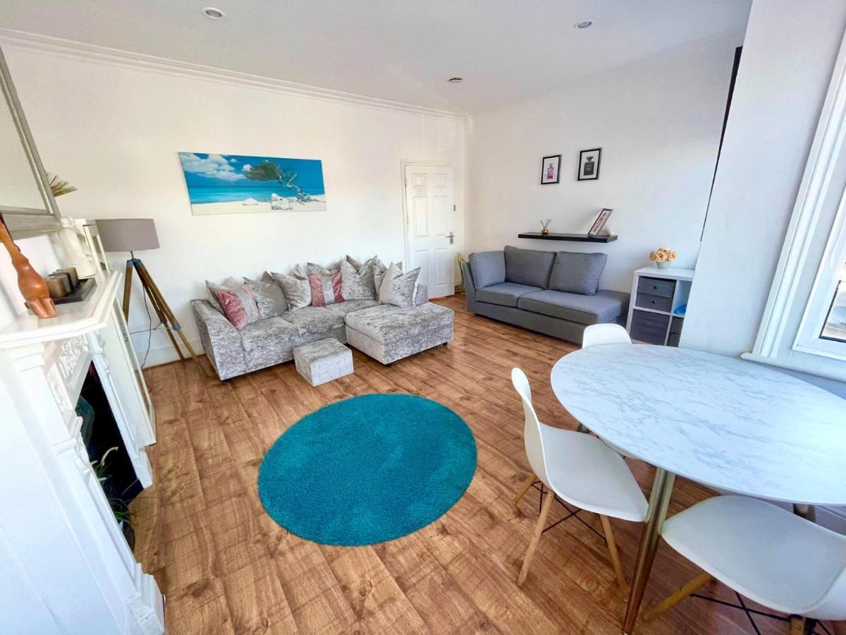 פינצ'לי Large 3 Bedroom Modern Apartment Close To Central London מראה חיצוני תמונה