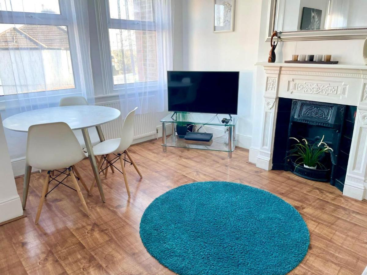 פינצ'לי Large 3 Bedroom Modern Apartment Close To Central London מראה חיצוני תמונה