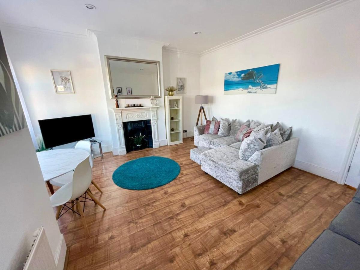 פינצ'לי Large 3 Bedroom Modern Apartment Close To Central London מראה חיצוני תמונה